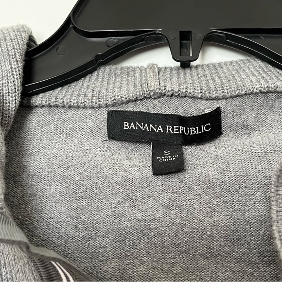 Banana republic grey sweater with hoodie, EUC - Picture 3 of 5